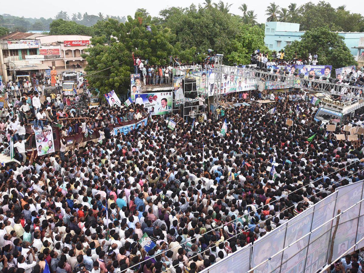 YS Jagan Padayatra Day 226 Photo Gallery