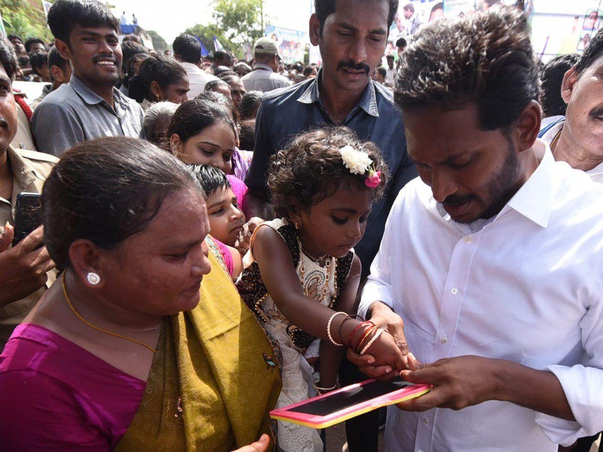 YS Jagan Padayatra Day 226 Photo Gallery