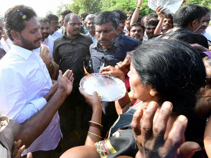 YS Jagan Praja Sankalpa Yatra Day 16 Photos