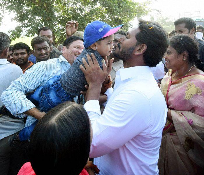 YS Jagan Praja Sankalpa Yatra Day 16 Photos