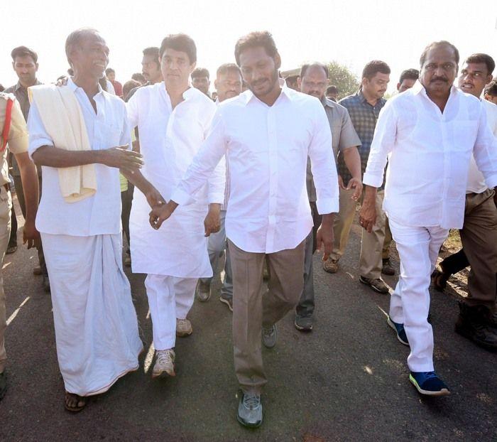 YS Jagan Praja Sankalpa Yatra Day 16 Photos