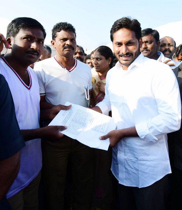 YS Jagan Praja Sankalpa Yatra Day 16 Photos