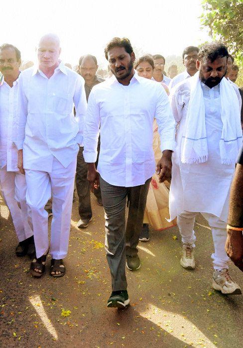 YS Jagan Praja Sankalpa Yatra Day 16 Photos