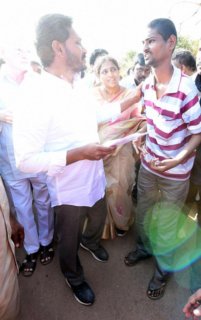 YS Jagan Praja Sankalpa Yatra Day 16 Photos