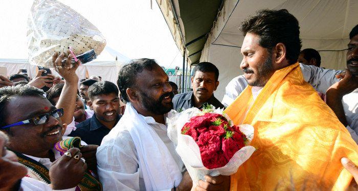 YS Jagan Praja Sankalpa Yatra Day 16 Photos