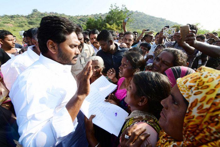 YS Jagan Praja Sankalpa Yatra Day 16 Photos