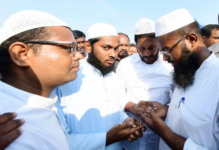 YS Jagan Praja Sankalpa Yatra Day 16 Photos