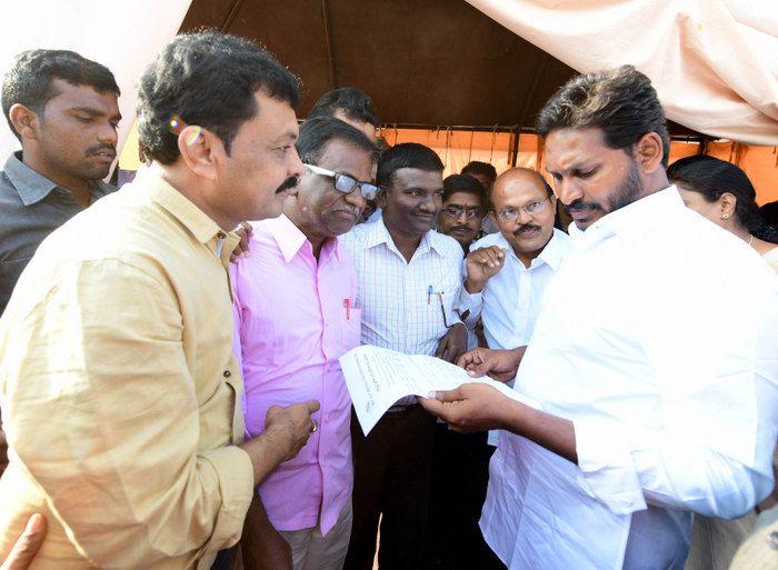 YS Jagan Praja Sankalpa Yatra Day 16 Photos