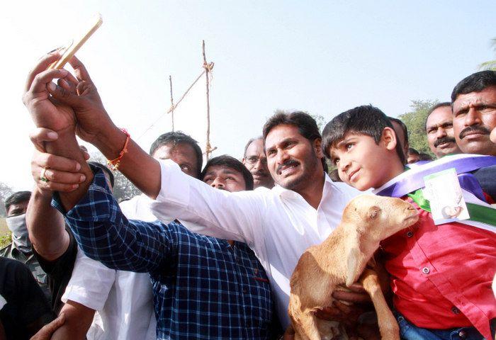 YS Jagan Praja Sankalpa Yatra Day 44 Photos