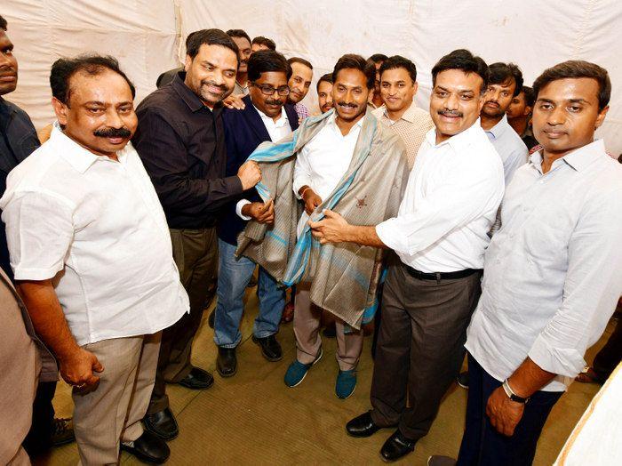 YS Jagan Praja Sankalpa Yatra Day 44 Photos