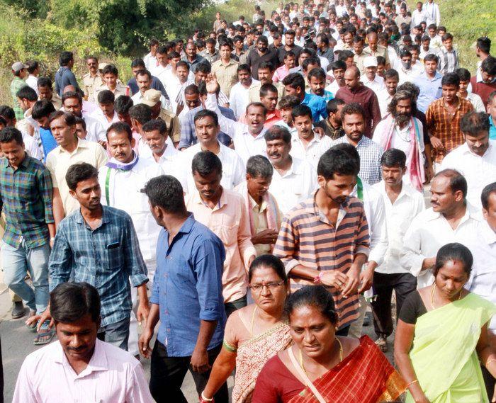 YS Jagan Praja Sankalpa Yatra Day 44 Photos