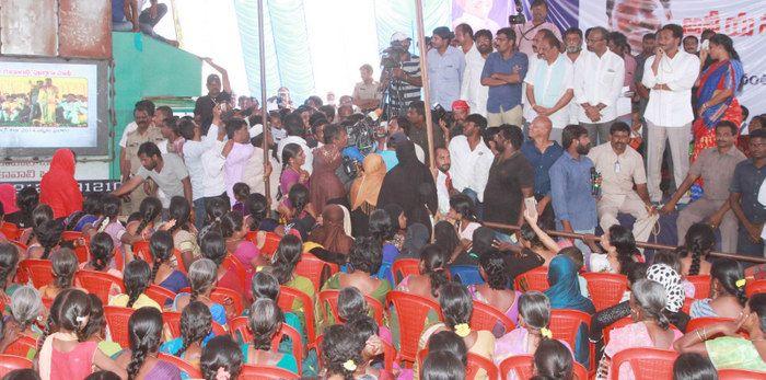 YS Jagan Praja Sankalpa Yatra Day 44 Photos