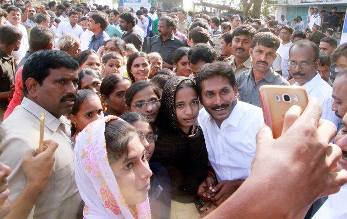 YS Jagan Praja Sankalpa Yatra Day 44 Photos