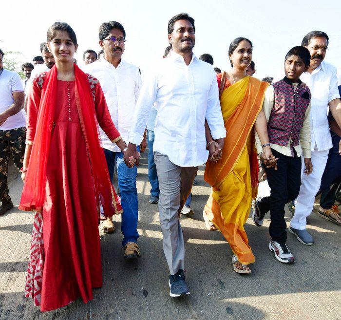 YS Jagan Praja Sankalpa Yatra Day-76 Photos