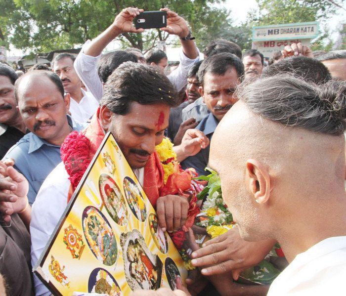 YS Jagan Praja Sankalpa Yatra Day 8 Photos