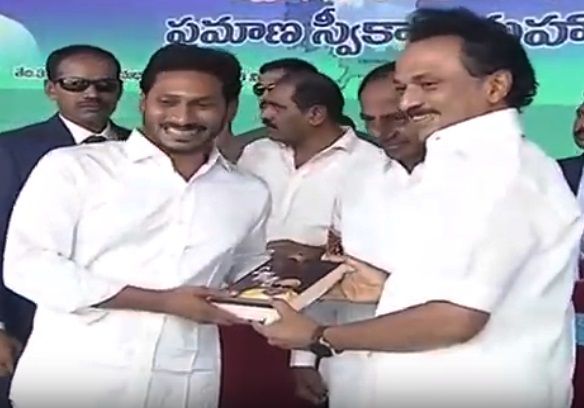 YS Jagan Swearing in Ceremony Pics