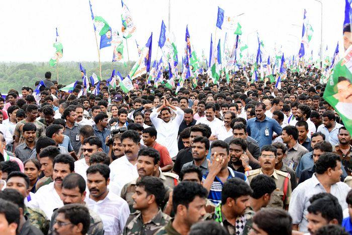 YS Jagan's Praja Sankalpa Yatra Day 187 Photos