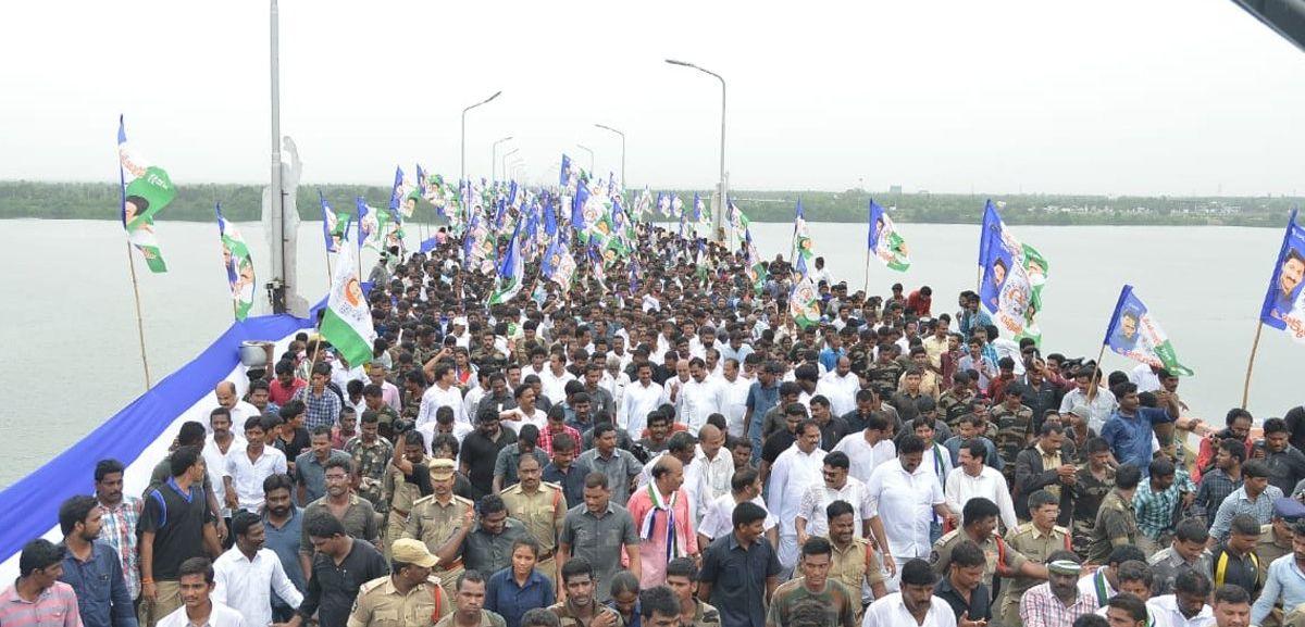 YS Jagan's Praja Sankalpa Yatra Day 187 Photos