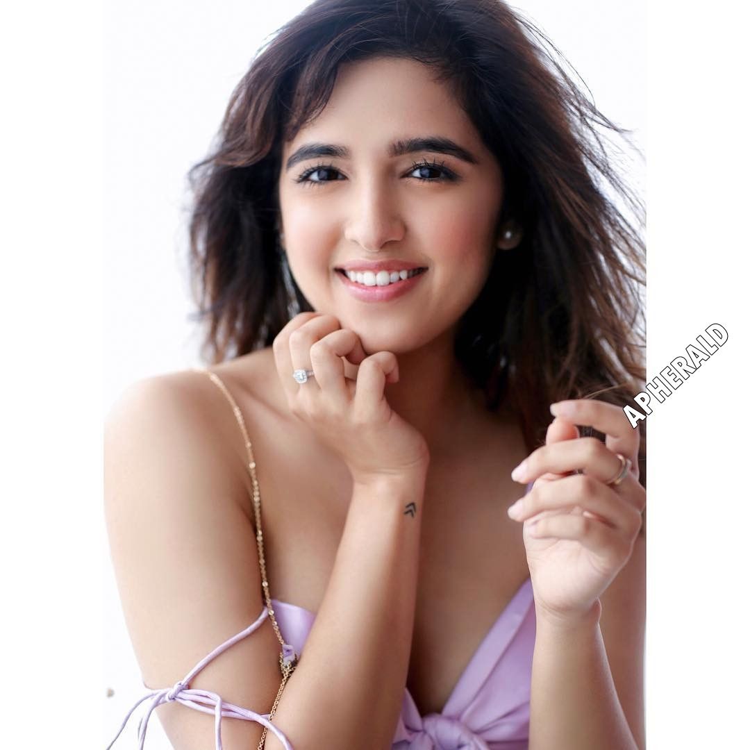 Young Singer Shirley's Sensuous, Mood-Erecting Photoshoot 