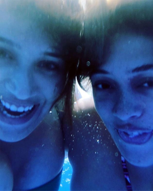Yuvi, Zaheer, Nehra Families On Beach Vacation Photos