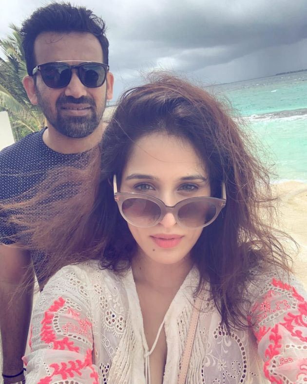 Yuvi, Zaheer, Nehra Families On Beach Vacation Photos