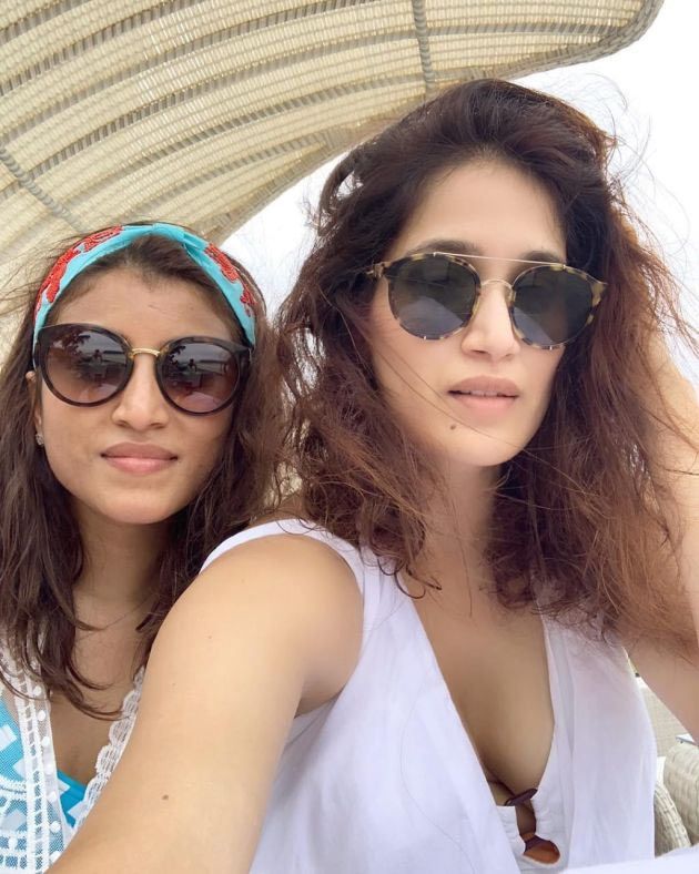 Yuvi, Zaheer, Nehra Families On Beach Vacation Photos