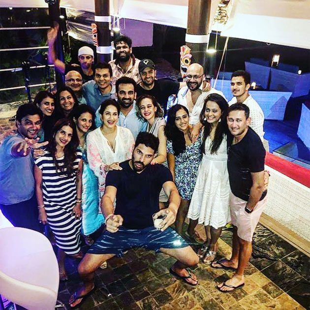 Yuvi, Zaheer, Nehra Families On Beach Vacation Photos