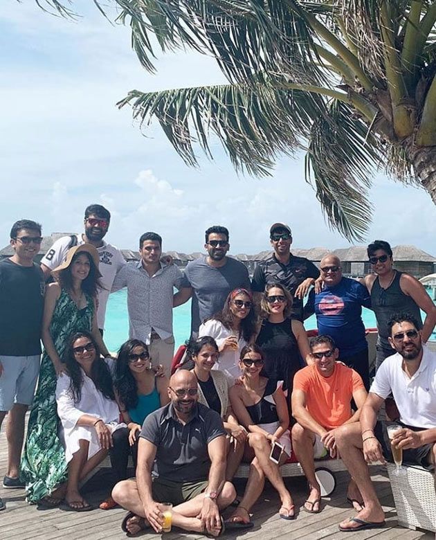 Yuvi, Zaheer, Nehra Families On Beach Vacation Photos