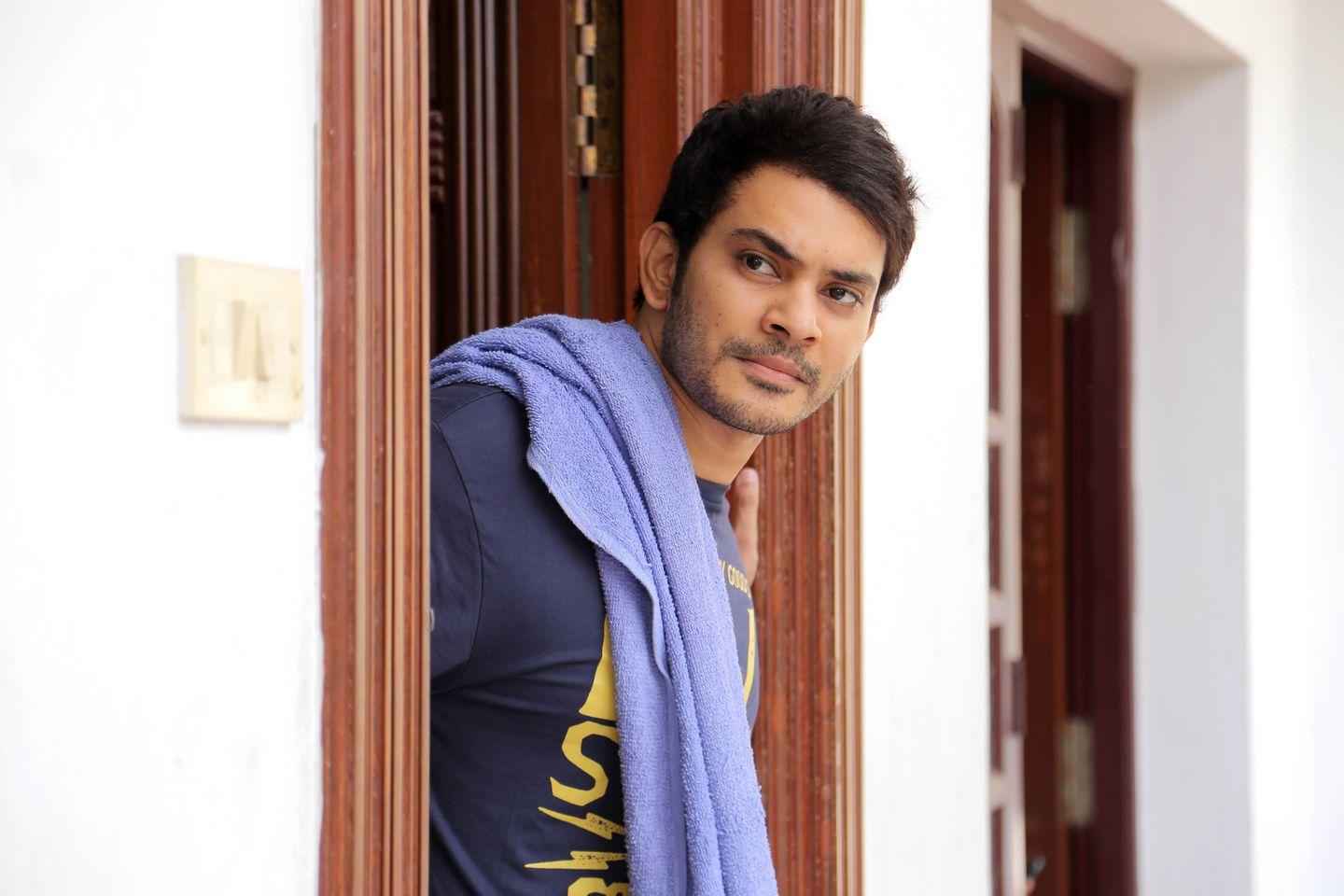 Aalukku Paathi 50 50 Movie Stills