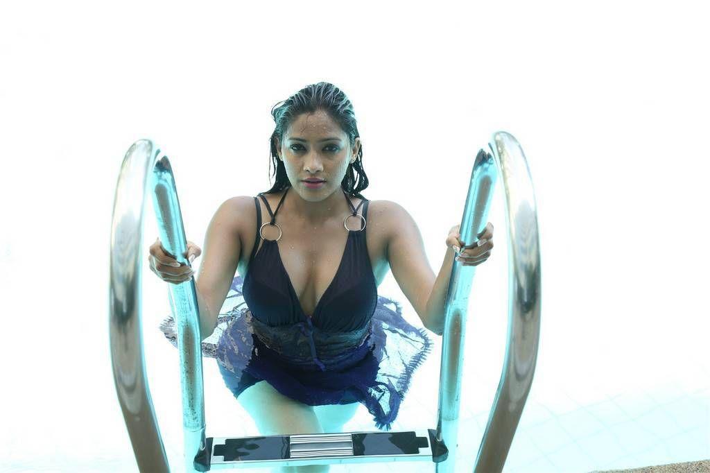 Aayirathil Iruvar Tamil Movie Latest Hot Stills