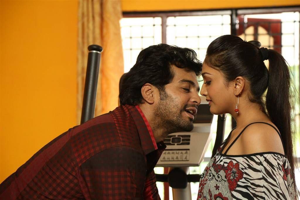 Aayirathil Iruvar Tamil Movie Latest Hot Stills