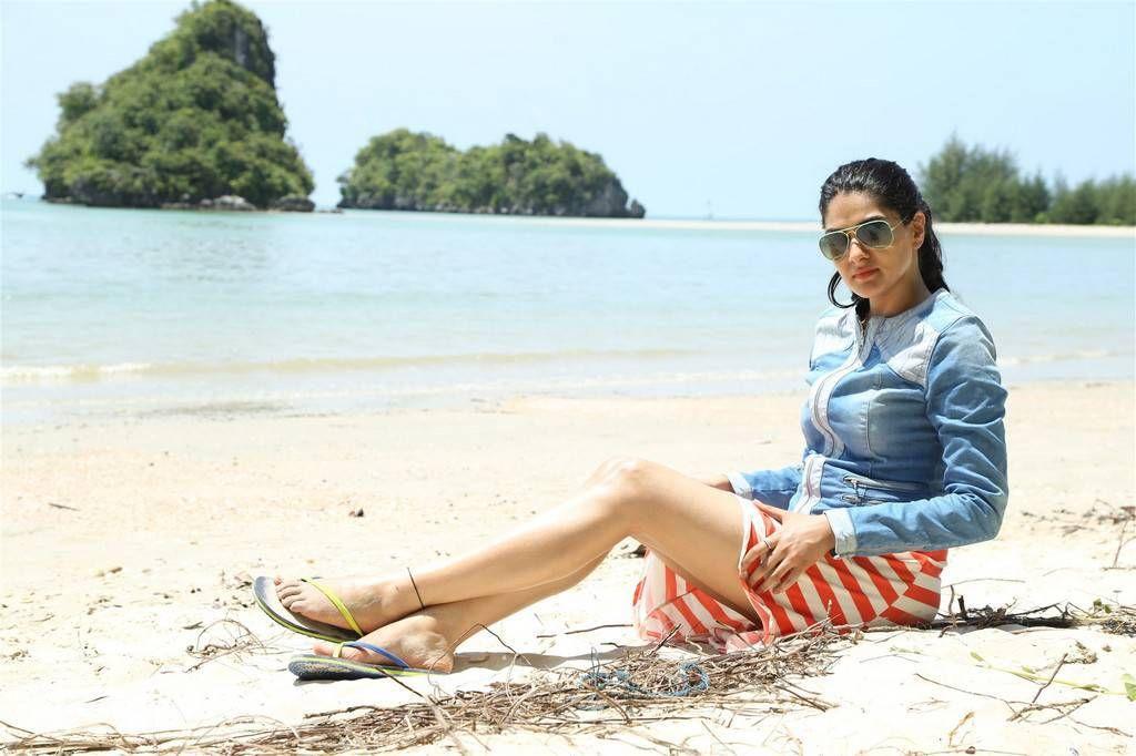 Aayirathil Iruvar Tamil Movie Latest Hot Stills
