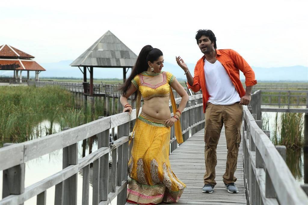 Aayirathil Iruvar Tamil Movie Latest Hot Stills