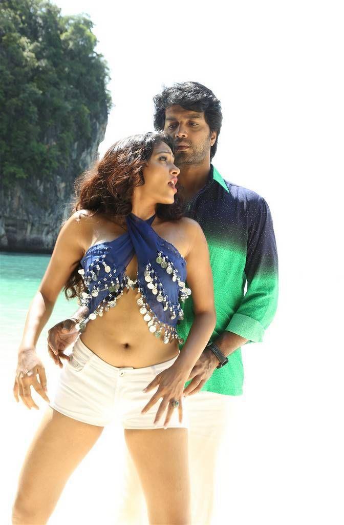 Aayirathil Iruvar Tamil Movie Latest Hot Stills