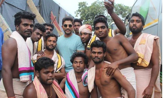 Allu Arjun on the sets of Sarrainodu Photos