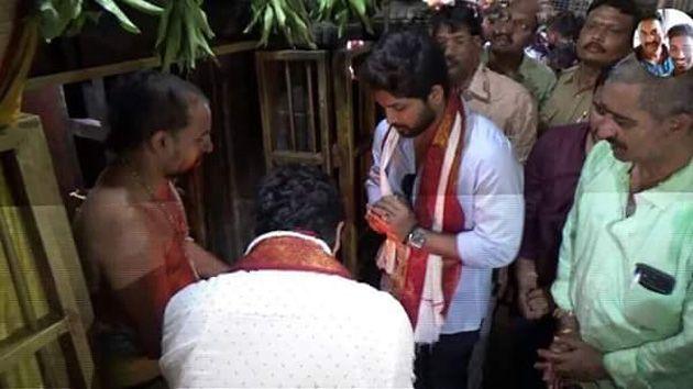 Allu Arjun Visits Simhachalam Temple Pics