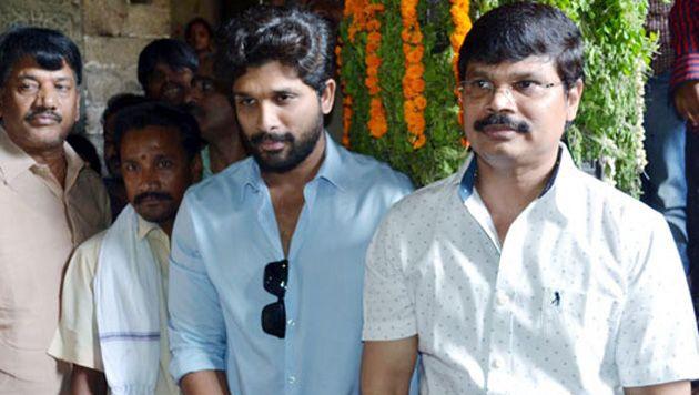 Allu Arjun Visits Simhachalam Temple Pics