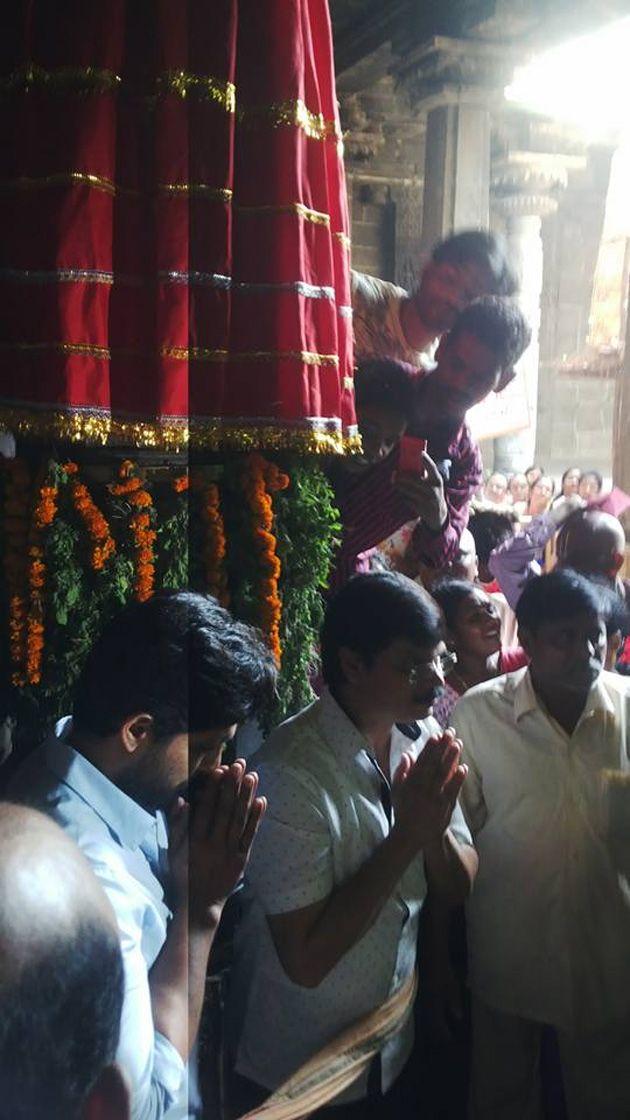Allu Arjun Visits Simhachalam Temple Pics