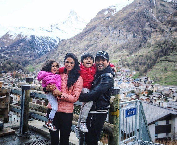  Allu Arjun with his family images