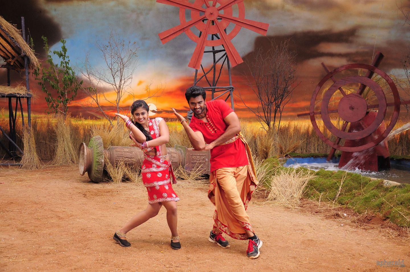 Anaganaga Oka Chitram Movie Pics