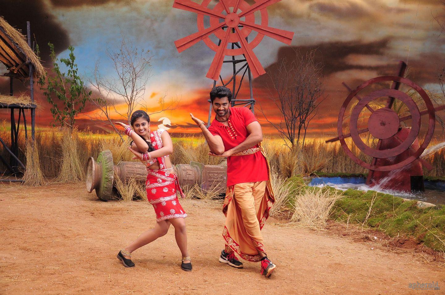 Anaganaga Oka Chitram Movie Pics