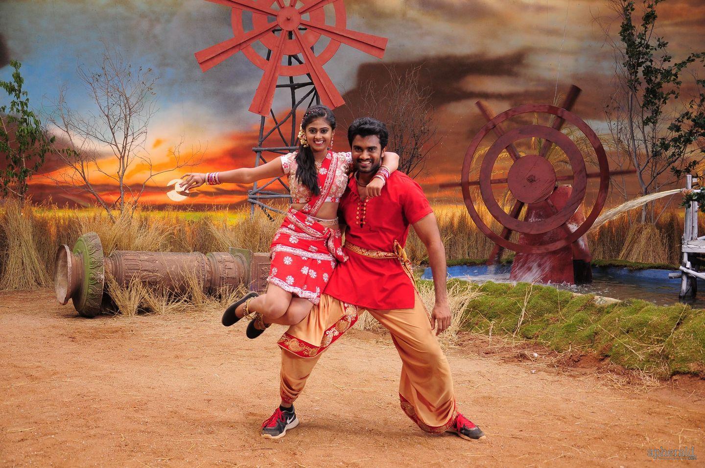 Anaganaga Oka Chitram Movie Pics