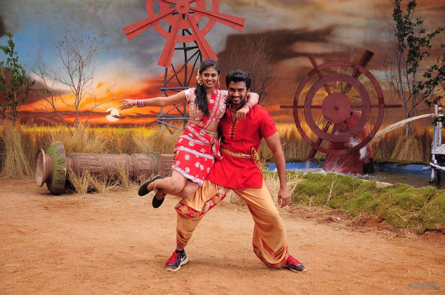 Anaganaga Oka Chitram Movie Pics