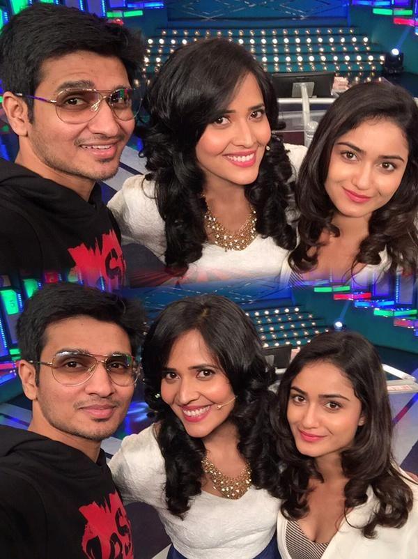 Anasuya Selfies with Celebrities Photos