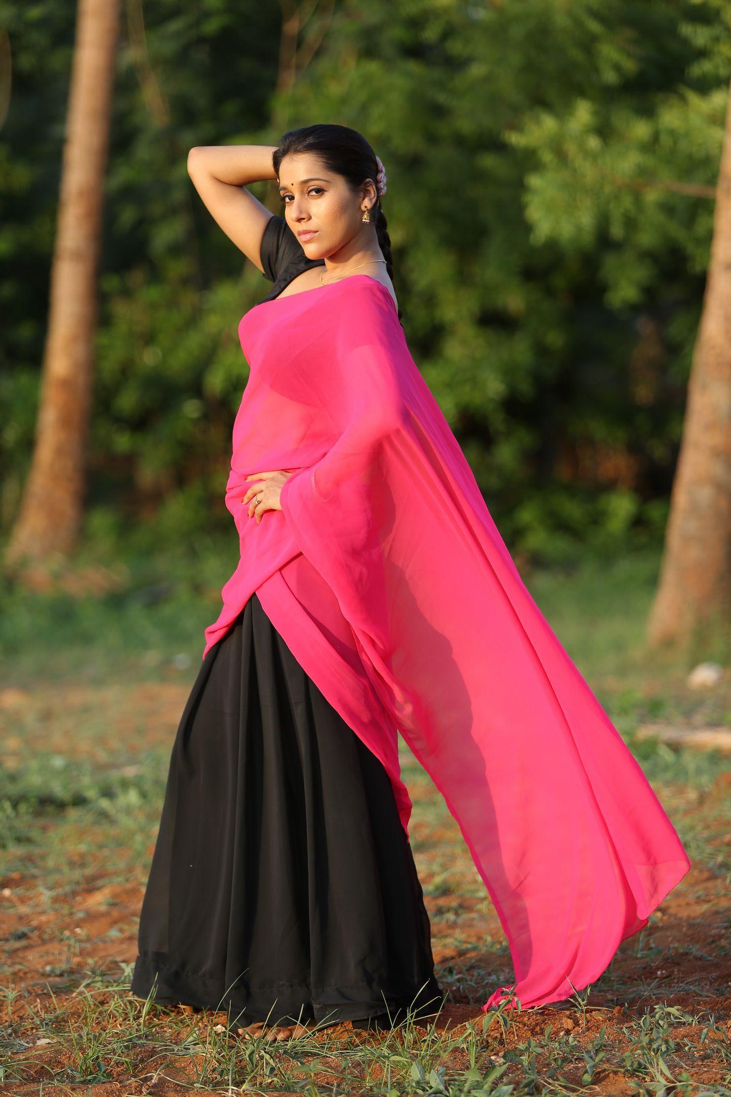 Anchor Rashmi Gautham Half Saree Pics
