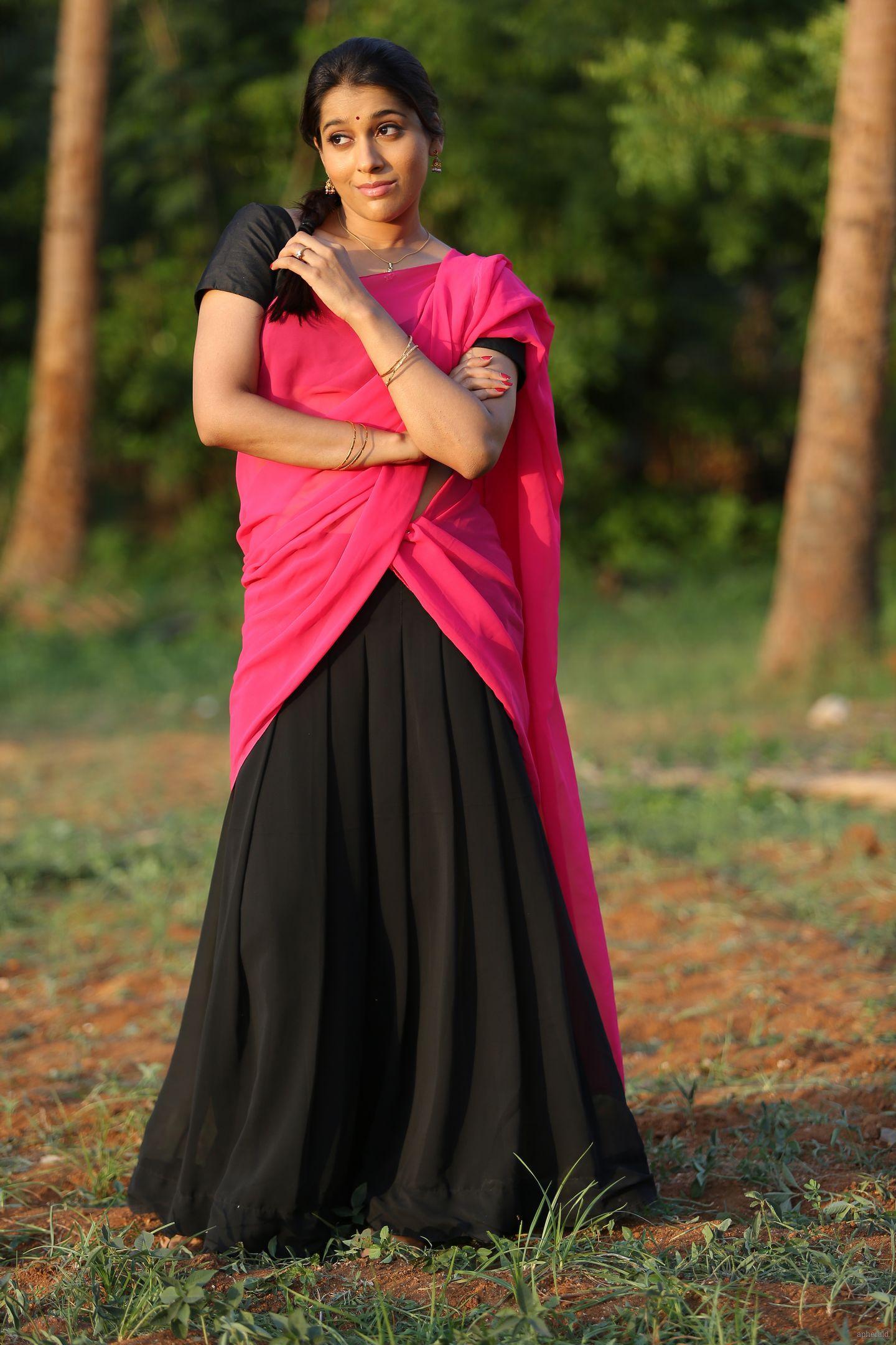 Anchor Rashmi Gautham Half Saree Pics