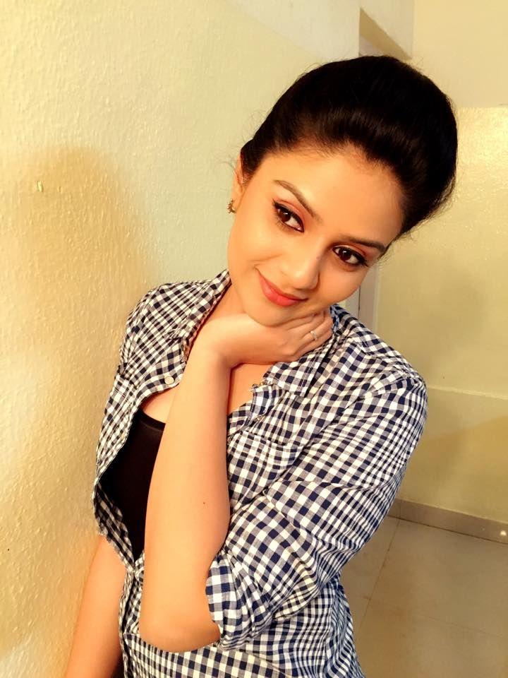 Anchor Sreemukhi Rare & Unseen Photos