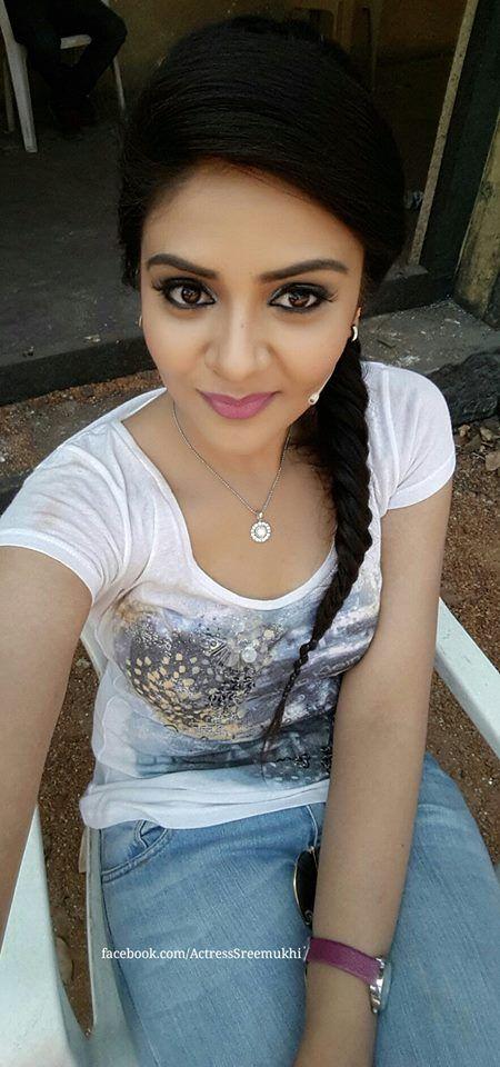 Anchor Sreemukhi Rare & Unseen Photos