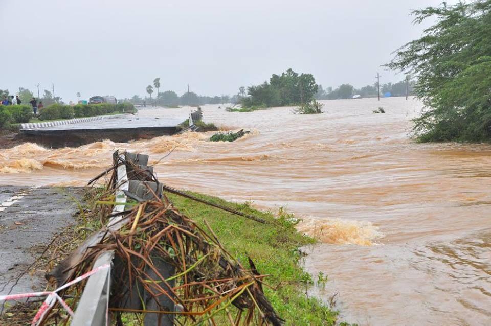 Andhra Ministers Visited The Flood Affected Area Photos