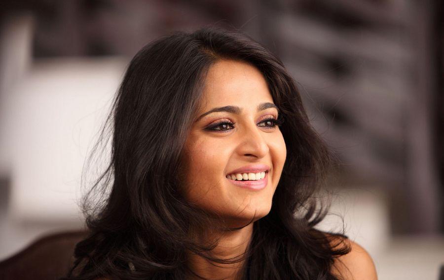 anushka shetty cute hd wallpaper